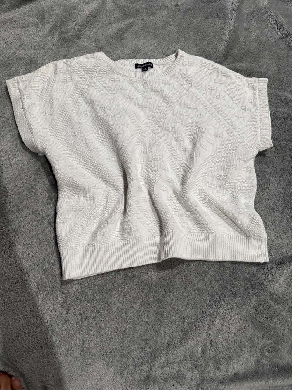 Cropped White Short-Sleeve Knit Sweater - Unknown Brand